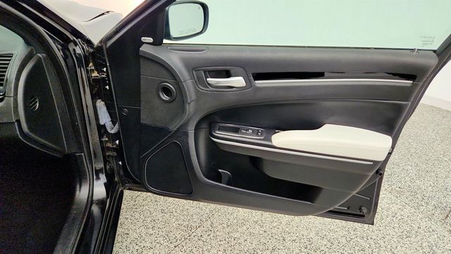 2020 Chrysler 300 300S AWD - 23043978 - 26