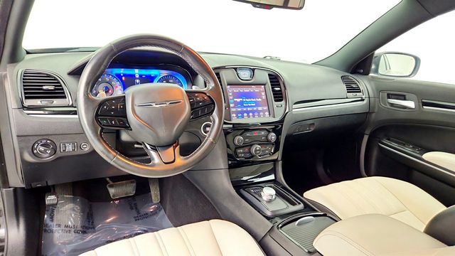 2020 Chrysler 300 300S AWD w/ Navigation - 23043978 - 11