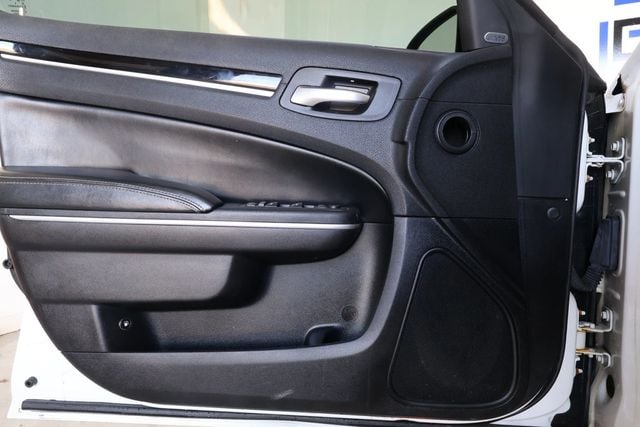 2020 Chrysler 300 300S RWD - 22935445 - 11