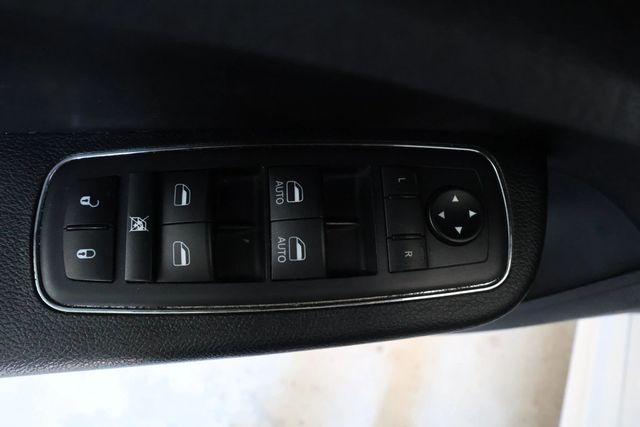 2020 Chrysler 300 300S RWD - 22935445 - 13