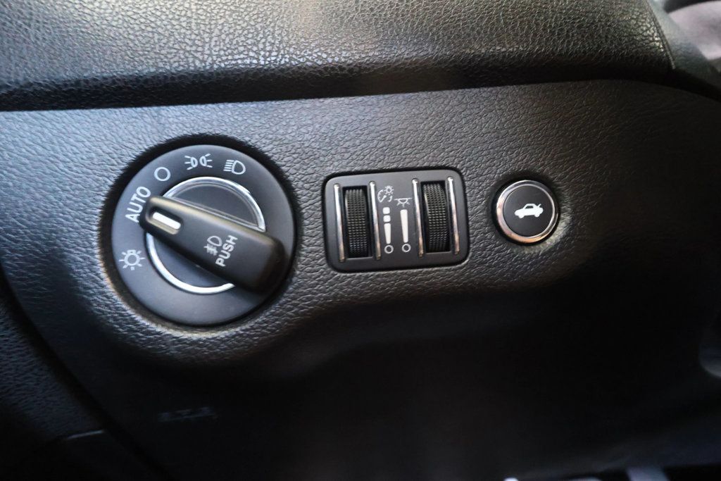 2020 Chrysler 300 300S RWD - 22935445 - 15