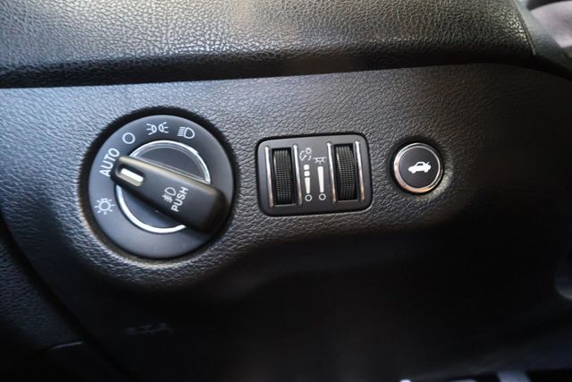 2020 Chrysler 300 300S RWD - 22935445 - 15