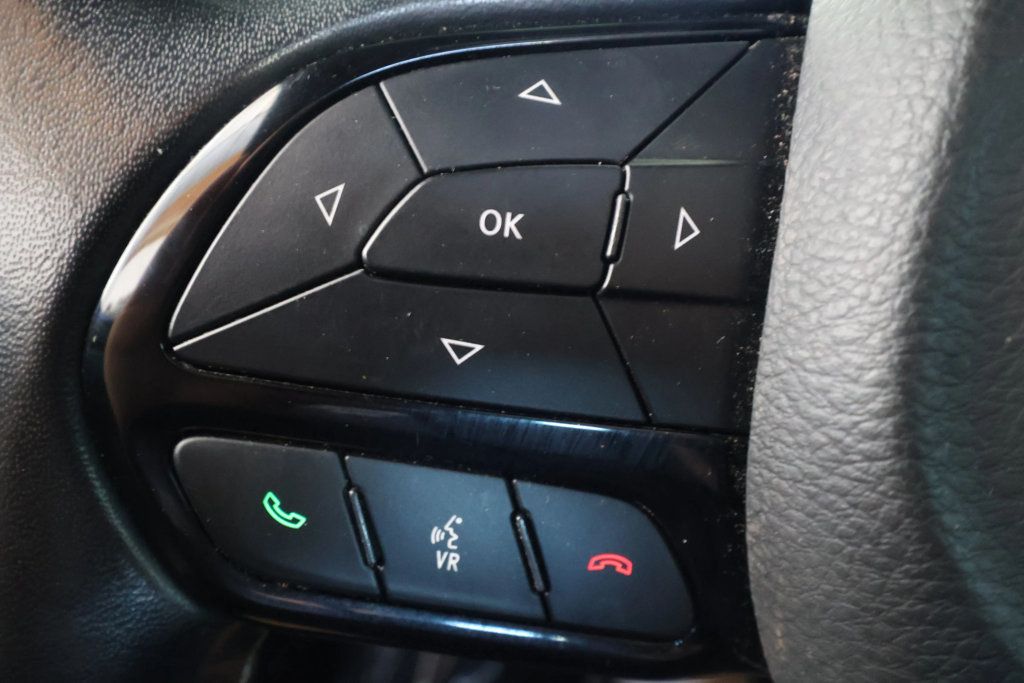 2020 Chrysler 300 300S RWD - 22935445 - 21