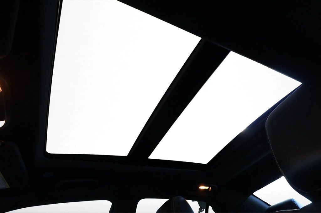 2020 Chrysler 300 300S RWD - 22935445 - 25