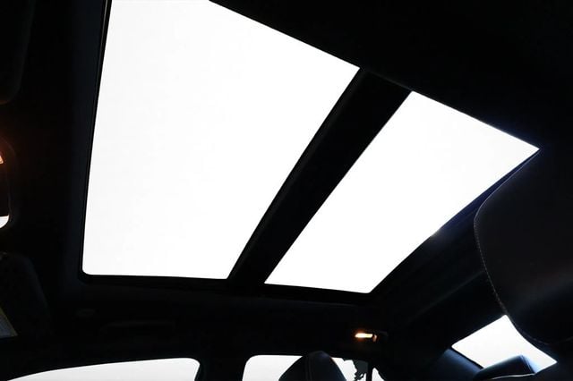 2020 Chrysler 300 300S RWD - 22935445 - 25