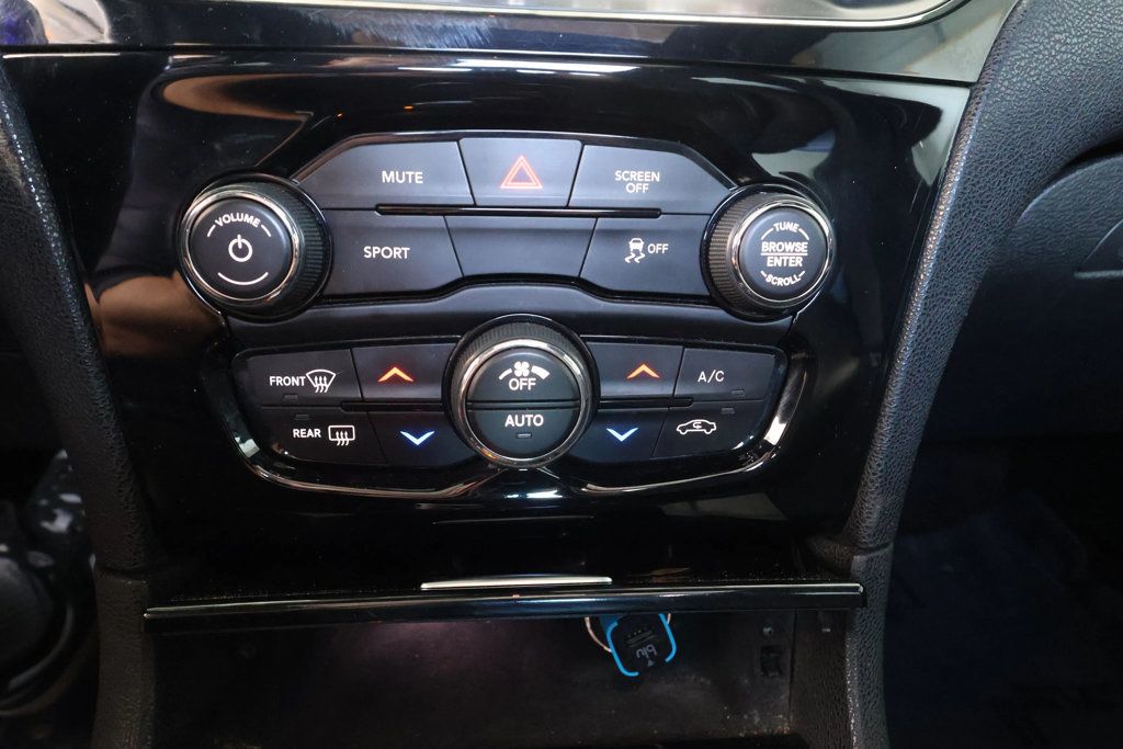 2020 Chrysler 300 300S RWD - 22935445 - 26