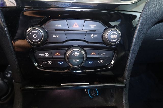 2020 Chrysler 300 300S RWD - 22935445 - 26