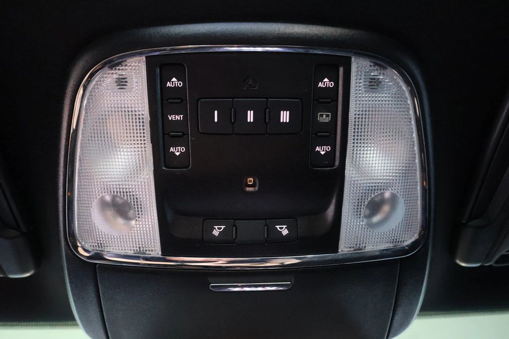 2020 Chrysler 300 300S RWD - 22935445 - 29