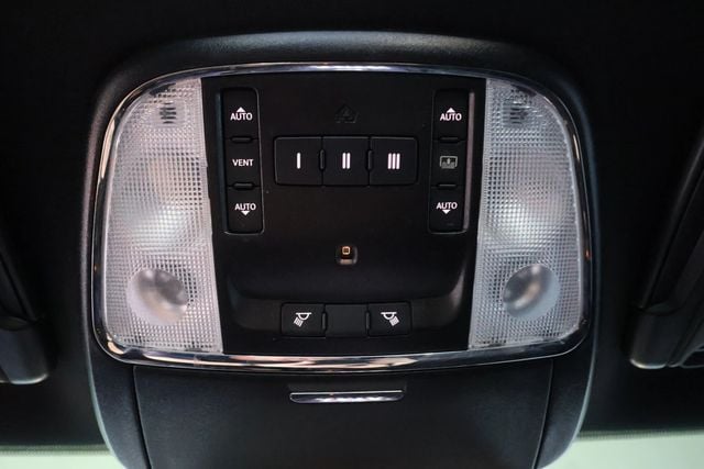 2020 Chrysler 300 300S RWD - 22935445 - 29