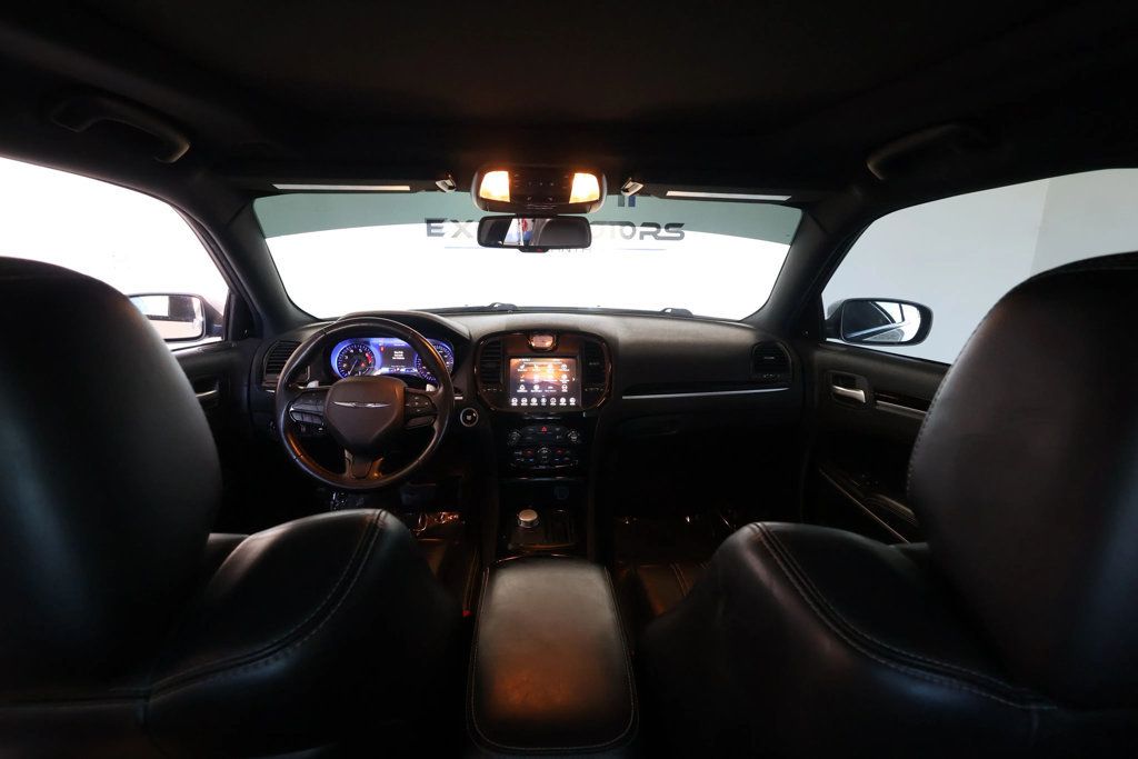 2020 Chrysler 300 300S RWD - 22935445 - 37