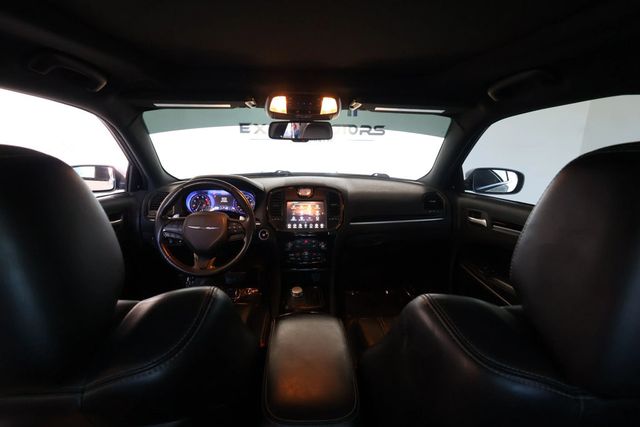 2020 Chrysler 300 300S RWD - 22935445 - 37