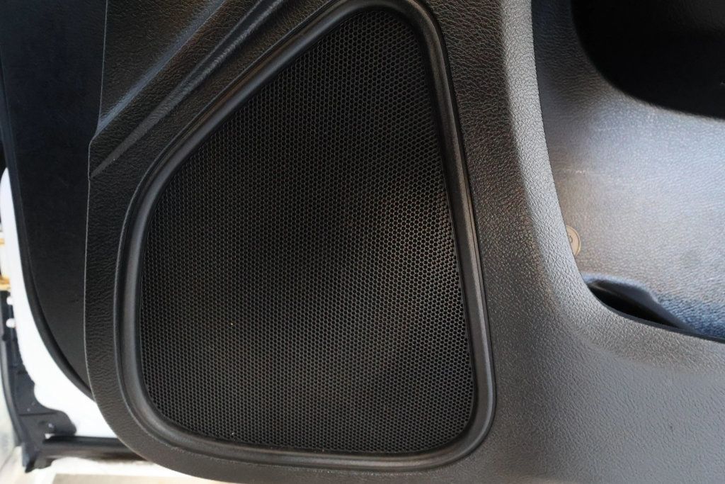 2020 Chrysler 300 300S RWD - 22935445 - 40