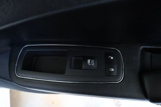 2020 Chrysler 300 300S RWD - 22935445 - 42