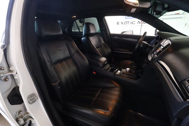 2020 Chrysler 300 300S RWD - 22935445 - 45