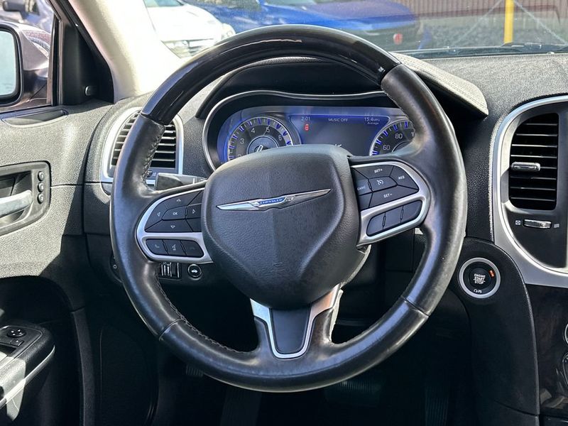 2020 Chrysler 300 Limited RWD - 22947110 - 17