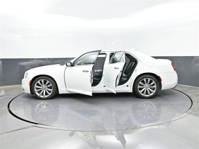 2020 Chrysler 300 Limited RWD - 22815594 - 25