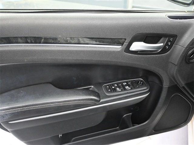 2020 Chrysler 300 Limited RWD - 22815594 - 4