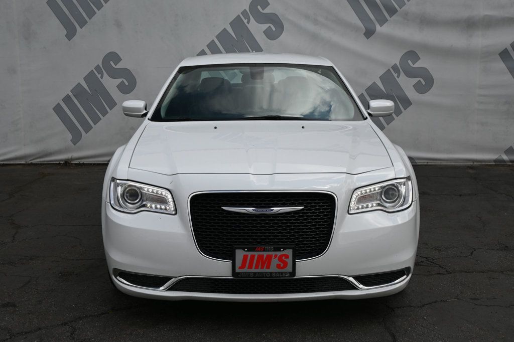 2020 Chrysler 300 Touring L photo 2