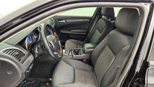 2020 Chrysler 300 Touring RWD w/ Sport Appearance Package - 23082806 - 11
