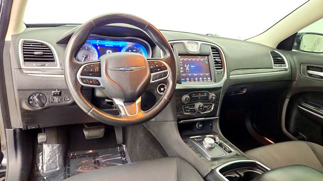 2020 Chrysler 300 Touring RWD w/ Sport Appearance Package - 23082806 - 12