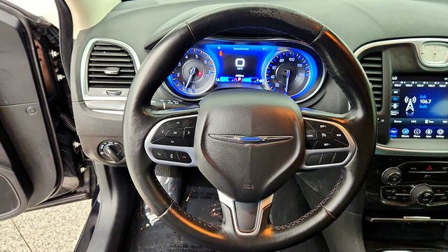 2020 Chrysler 300 Touring RWD w/ Sport Appearance Package - 23082806 - 13
