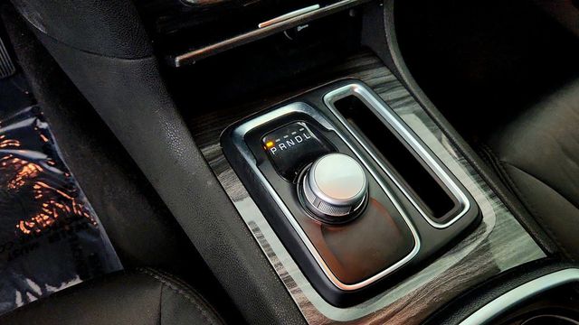 2020 Chrysler 300 Touring RWD w/ Sport Appearance Package - 23082806 - 16