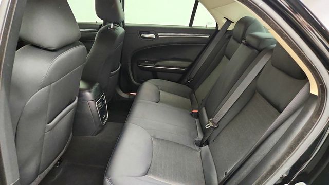 2020 Chrysler 300 Touring RWD w/ Sport Appearance Package - 23082806 - 20