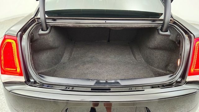 2020 Chrysler 300 Touring RWD w/ Sport Appearance Package - 23082806 - 21