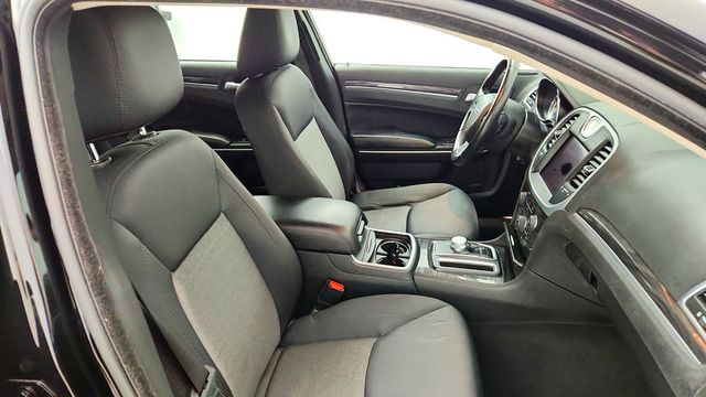 2020 Chrysler 300 Touring RWD w/ Sport Appearance Package - 23082806 - 23