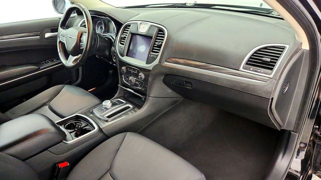 2020 Chrysler 300 Touring RWD w/ Sport Appearance Package - 23082806 - 24
