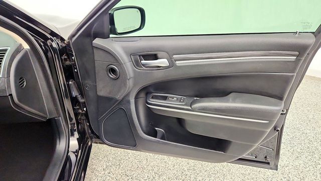 2020 Chrysler 300 Touring RWD w/ Sport Appearance Package - 23082806 - 25