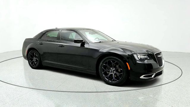 2020 Chrysler 300 Touring RWD w/ Sport Appearance Package - 23082806 - 2