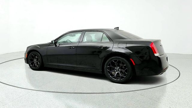 2020 Chrysler 300 Touring RWD w/ Sport Appearance Package - 23082806 - 6