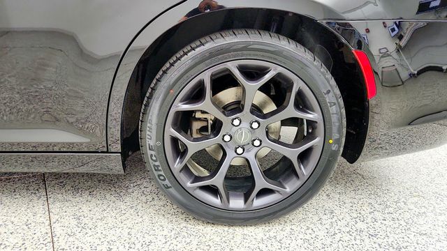 2020 Chrysler 300 Touring RWD w/ Sport Appearance Package - 23082806 - 8