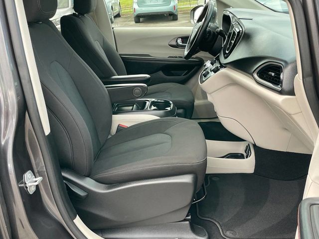 2020 Chrysler Pacifica 2020 CHRYSLER PACIFICA TOURING 1-OWNER OFF-LEASE 615-730-9991 - 22575176 - 9