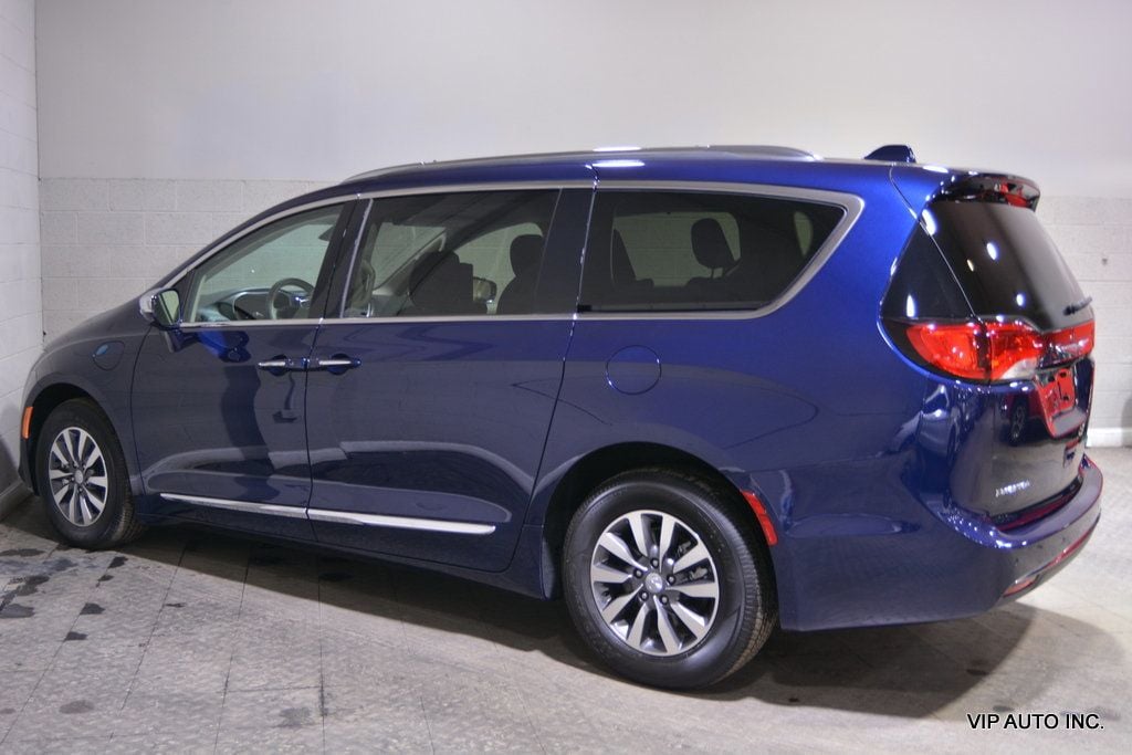 2020 Chrysler Pacifica Hybrid Limited 35th Anniversary FWD *Ltd Avail* - 22777117 - 30