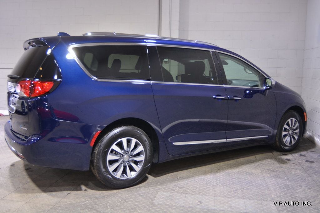 2020 Chrysler Pacifica Hybrid Limited 35th Anniversary FWD *Ltd Avail* - 22777117 - 31