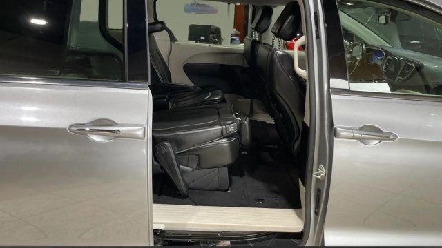 2020 Chrysler Pacifica Limited - 22969573 - 11