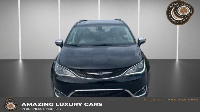 2020 Chrysler Pacifica Limited's photo
