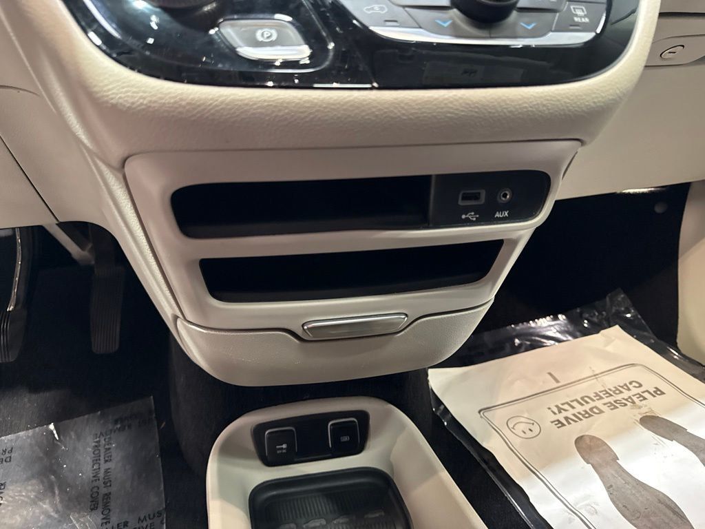 2020 Chrysler Pacifica Limited - 23041194 - 18