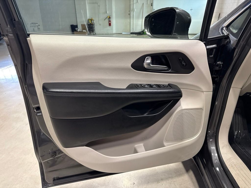 2020 Chrysler Pacifica Limited - 23041194 - 26