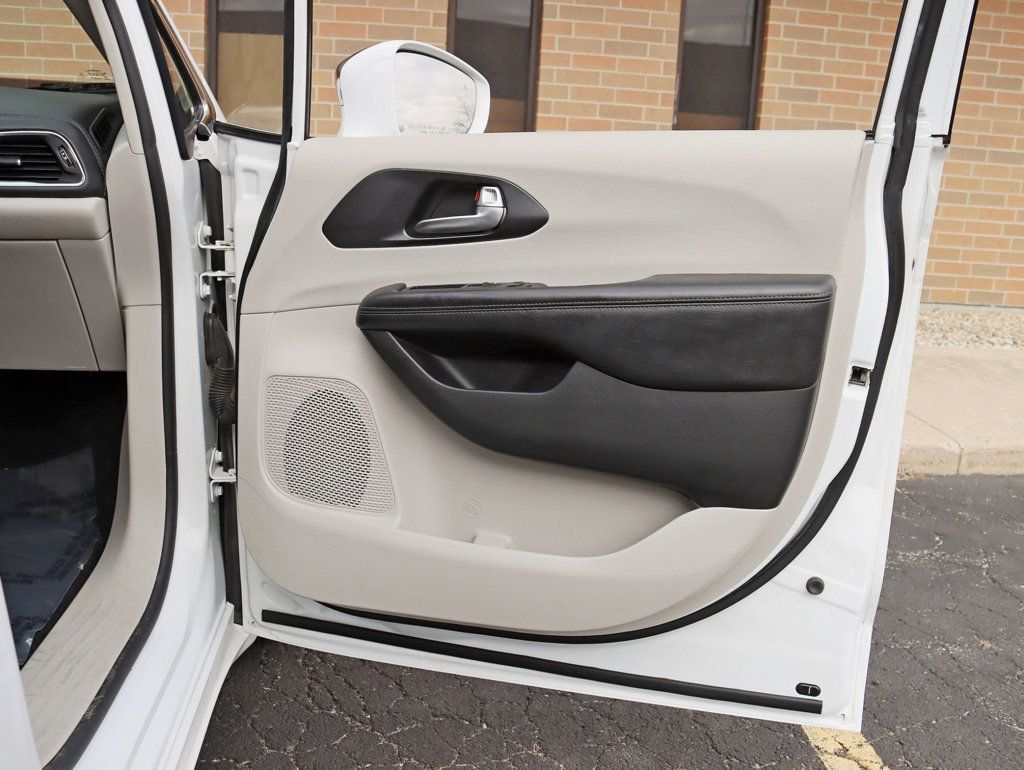 2020 Chrysler Pacifica Limited FWD - 22987517 - 28