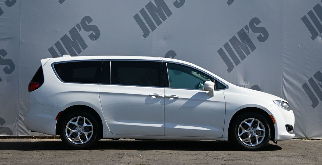 Chrysler Pacifica photo 4