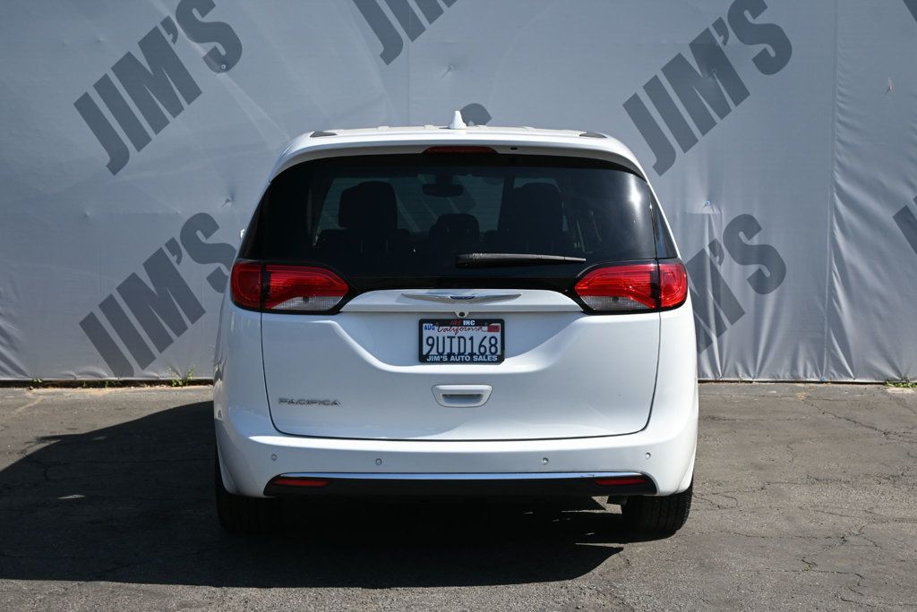 Chrysler Pacifica photo 5