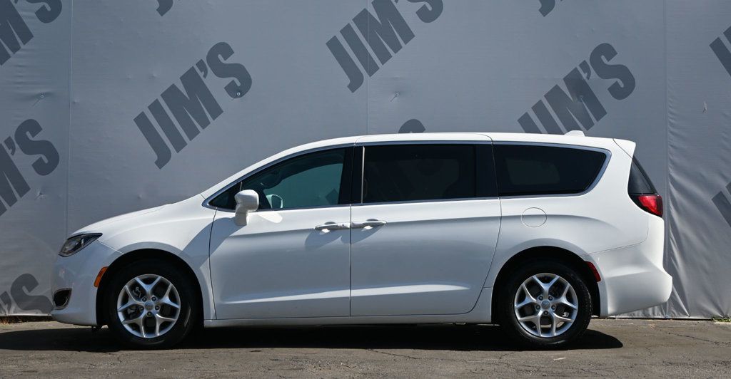 Chrysler Pacifica photo 6