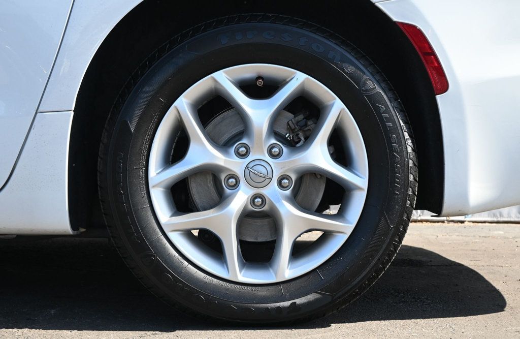 Chrysler Pacifica photo 7