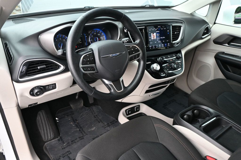 Chrysler Pacifica photo 8