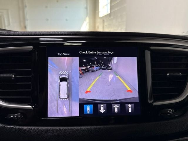 2020 Chrysler Pacifica Touring FWD - 23071724 - 16
