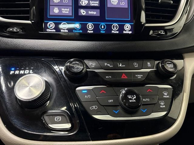 2020 Chrysler Pacifica Touring FWD - 23071724 - 19