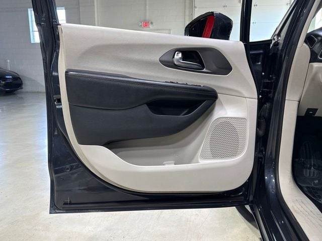 2020 Chrysler Pacifica Touring FWD - 23071724 - 22